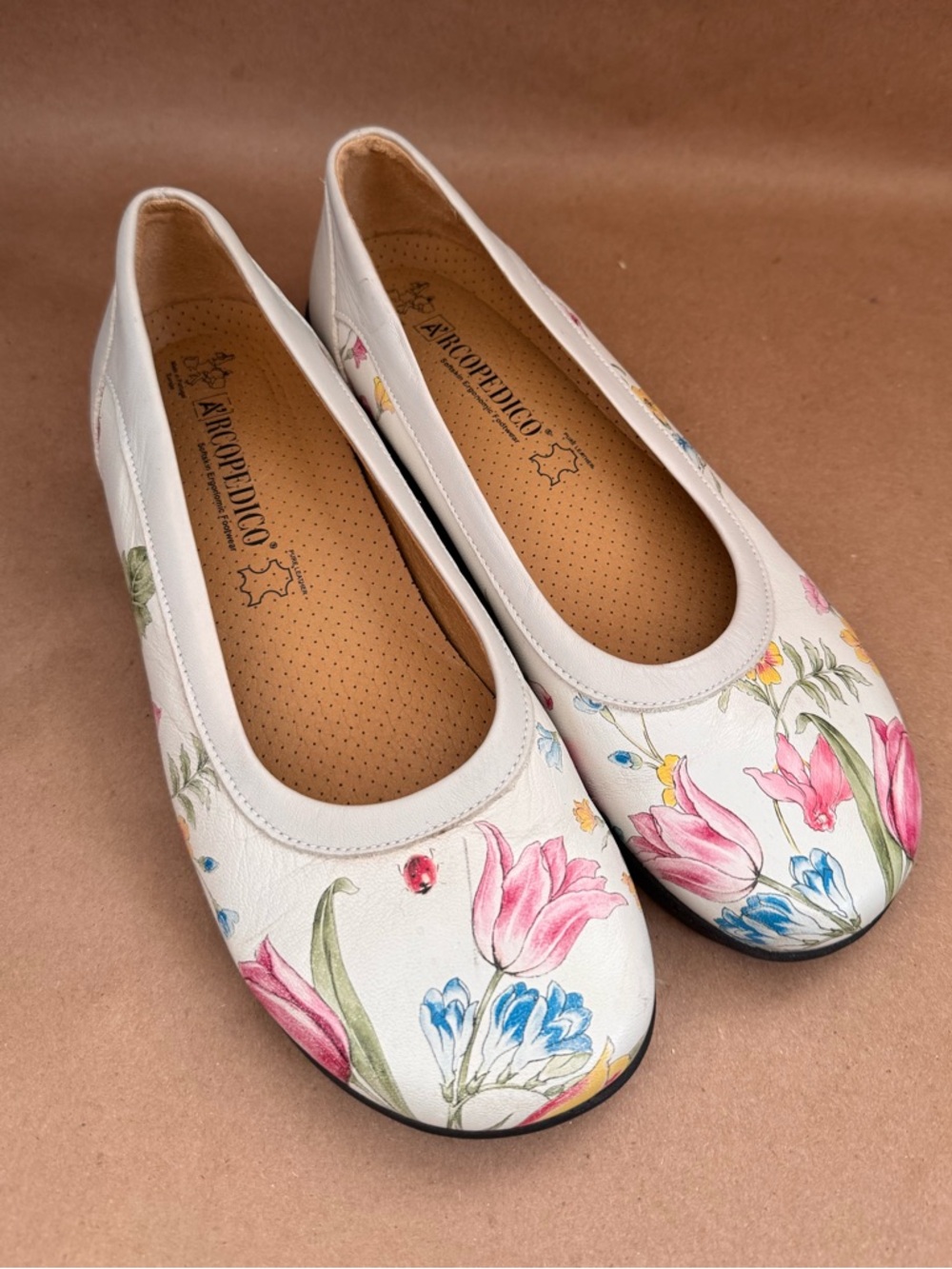 Arcopedico Jenna Cream Floral Leather Slip On Ballet Shoes.  EU 38